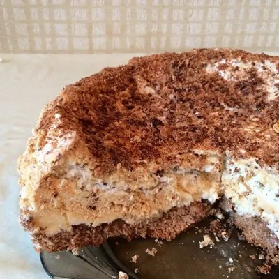 Торт «Киевский» с безе и кремом шарлот