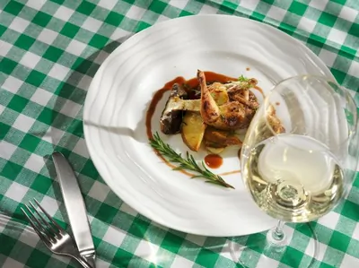 Белые грибы с жареной перепелкой