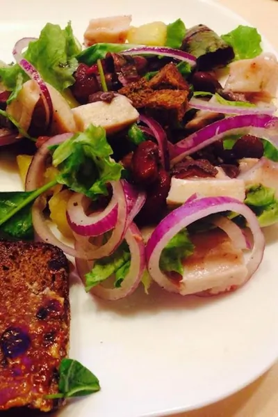 Салат с осьминогом и картофелем