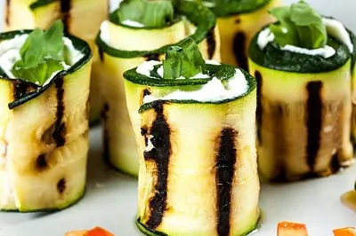 Кабачковые рулеты с творогом