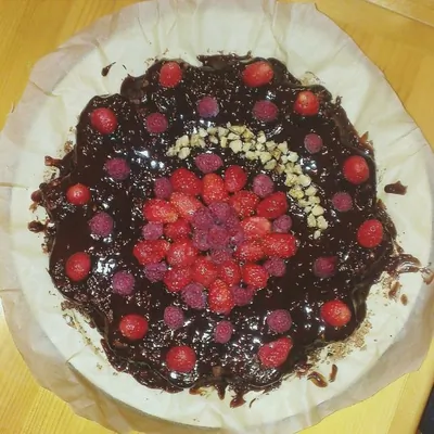 Брауни с земляникой и малиной