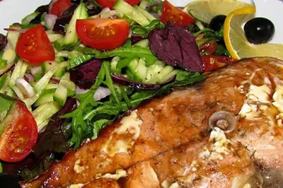 Семга, запеченная в гранатовом соусе