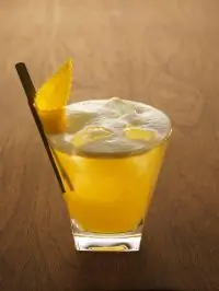 Коктейль «Физ «Утренняя слава» (Mai TaiMorning Glory Fizz)