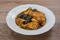 Кролик с маслинами