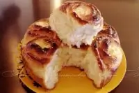 Пирог с творожными розами