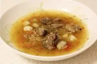 Сибирские щи с солеными помидорами