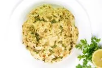 Запеченная целиком цветная капуста с чесноком