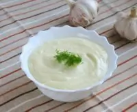Чесночный соус к дерунам