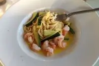 Паста с цукини и королевскими креветками