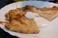 Тропический блиннный десерт с манго