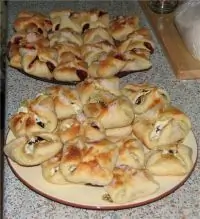 Конвертики с черной смородиной, бананом и маскарпоне