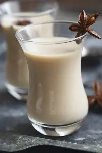 Пряный чай с молоком