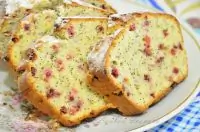 Пирог с красной смородиной и маком