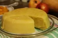 Манный пудинг с тыквой и яблоками