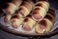 Сосиски в медовом тесте
