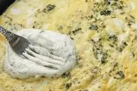 Яичница по азербайджански с зеленью (Кюкю)