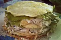 Белковый торт с курицей и творогом