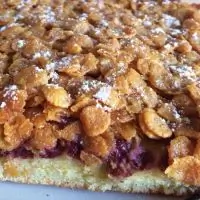 Вишневый пирог с кукурузными хлопьями