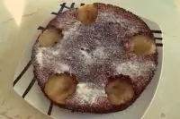 Шоколадный пирог с грушами