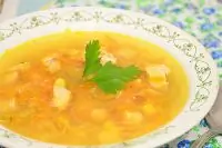 Куриный суп с овощами и сметаной