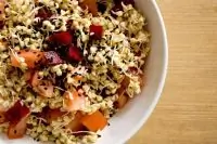 Салат с пророщенной гречкой и помидорами