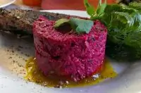 Грузинский салат из отварной свеклы с грецкими орехами и специями (Пхали из свеклы)