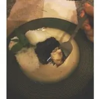 Филе рыбы на пару с прованскими травами, обернутое в листья базилика