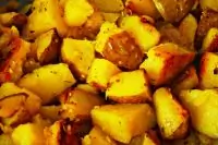 Картофель с розмарином и чесноком