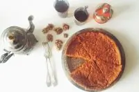 Постный морковный пирог с грецкими орехами