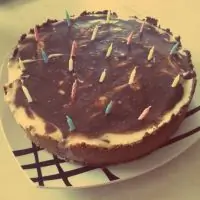 Молочный торт с карамелью и шоколадом