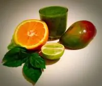 Мангово-базиликовый смузи