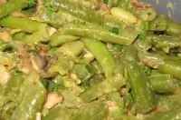 Салат со стручковой фасолью и грибами