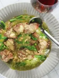 Ягненок с бобами и зеленой фасолью