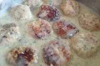 Рыбные котлеты с подливой