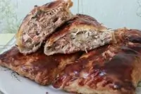 Рыбный пирог из слоеного теста