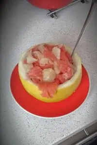 Красная рыба с помелой