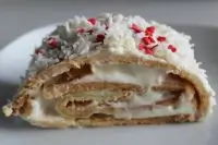 Бисквитный рулет с кокосовым кремом