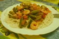 Спагетти с креветками и стручковой фасолью