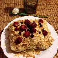 Торт «Наполеон» со свежей клубникой и ликером «Бейлис»