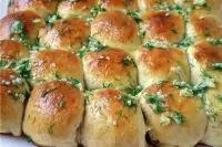 Пампушки с чесночным соусом