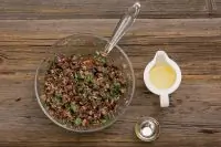 Лобио с грецкими орехами и чили