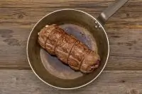 Рулет из говядины с запечеными овощами и бальзамико