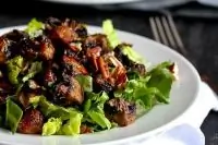 Салат с романо и запеченными грибами