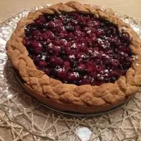 Быстрый ягодный пирог с вареньем