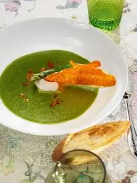 Суп из спаржи с чипсами из пармской ветчины