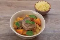 Тушеная баранина с курагой, тыквой и кускусом