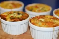 Порционные омлеты со свининой и овощами