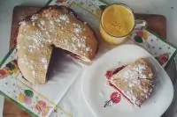 Закрытый пирог с клюквой и яблоками