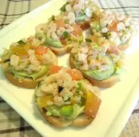 Брускетта с креветками