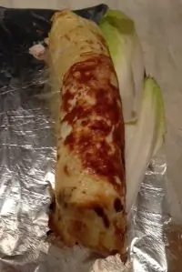 Яичный рулет с курицей, грибами и творогом